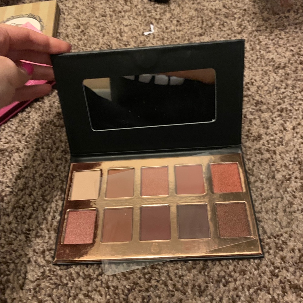 Crown Pro eyeshadow